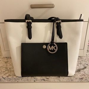 Michael Michael Kors Jet Set Snap Pocket Tote